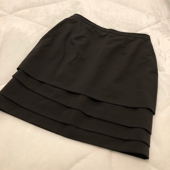 ๐ค Tahari Layered Skirt - Picture 4 of 8